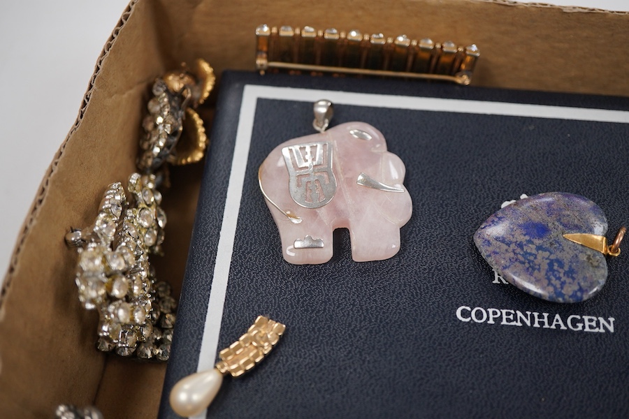 A collection of costume jewellery to include a yellow metal and amethyst ring, two George V silver and guilloche enamel brooches, two amethyst necklaces, etc